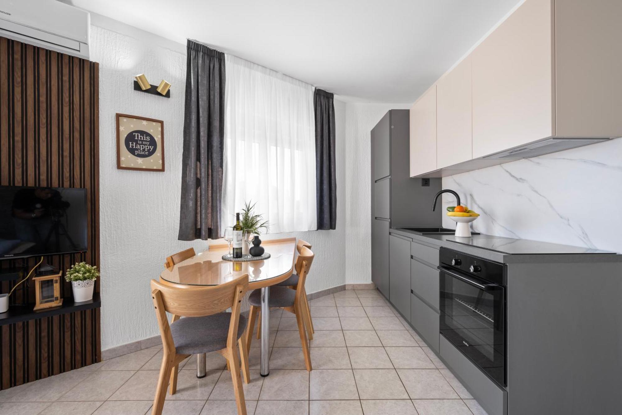 Aquarius Apartments - Beachside With Heated Pool Vodice Cameră foto