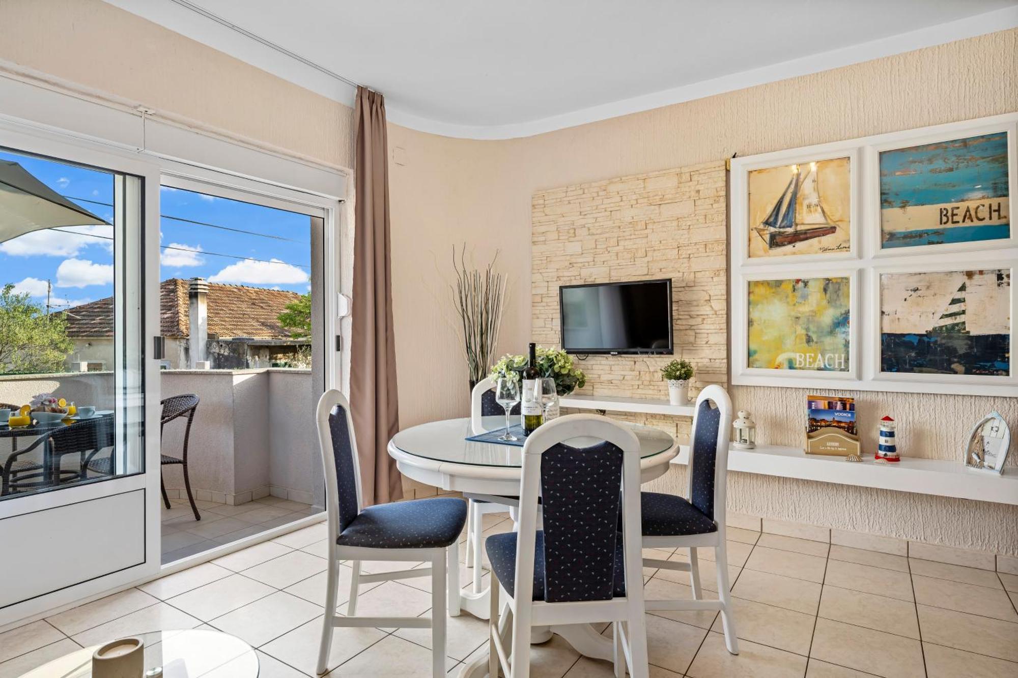 Aquarius Apartments - Beachside With Heated Pool Vodice Cameră foto
