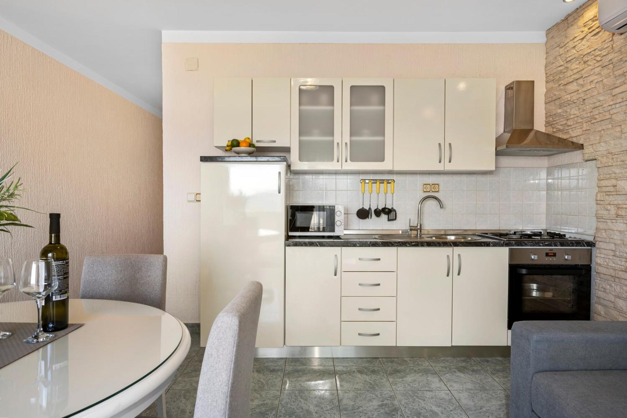 Aquarius Apartments - Beachside With Heated Pool Vodice Cameră foto