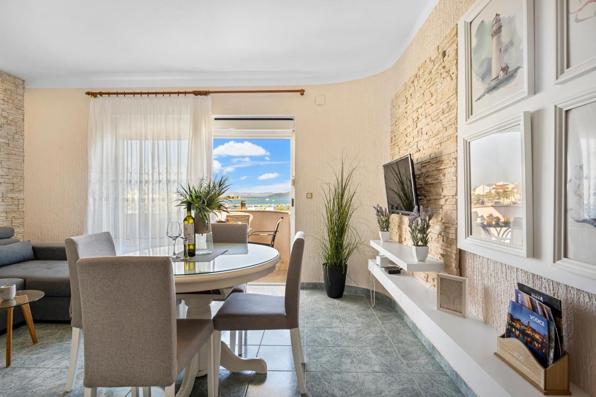 Aquarius Apartments - Beachside With Heated Pool Vodice Cameră foto