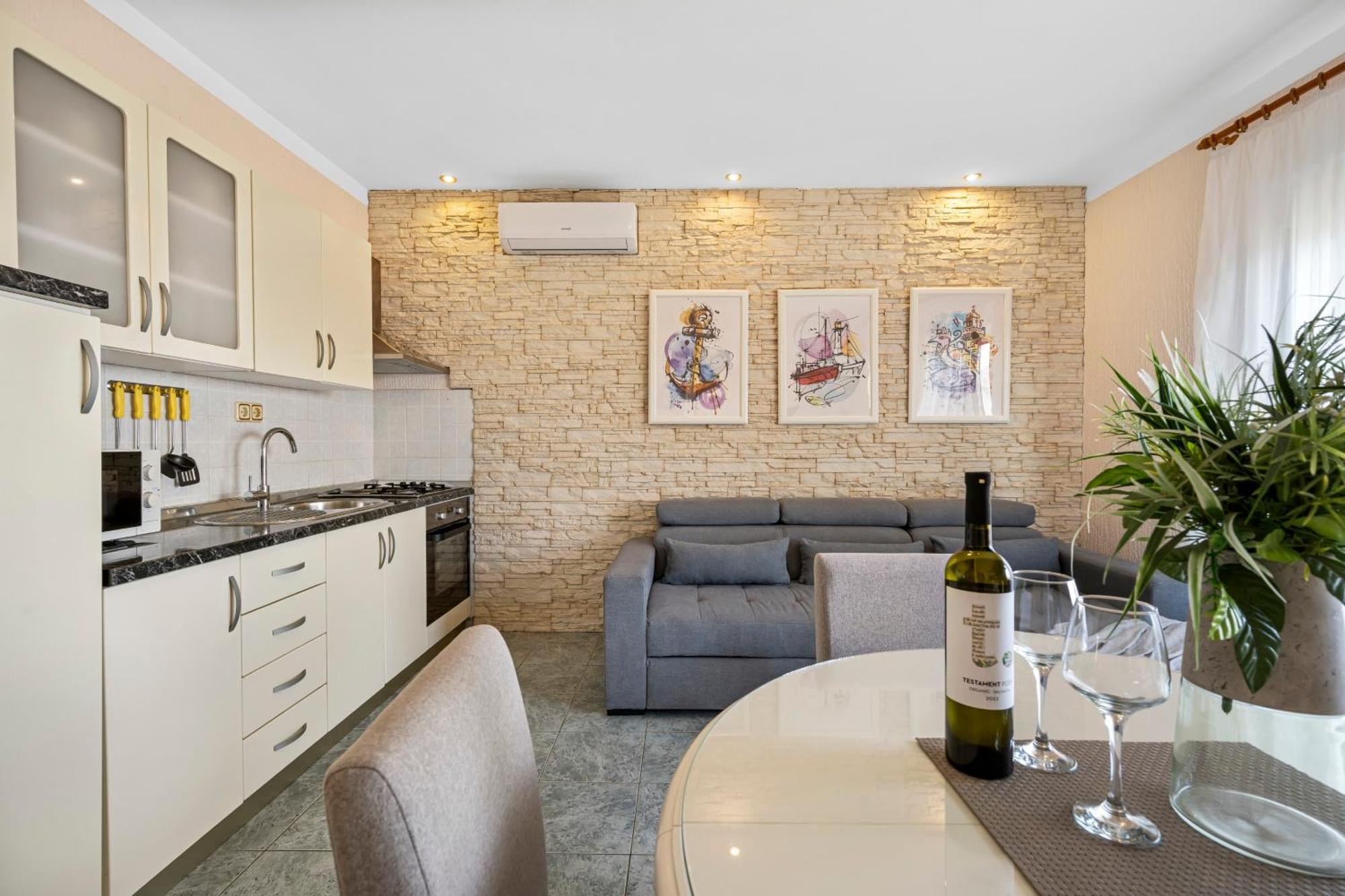 Aquarius Apartments - Beachside With Heated Pool Vodice Cameră foto